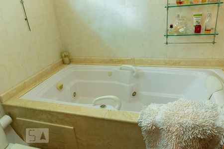 Casa à venda com 250m², 3 quartos e 4 vagasDetalhe do Banheiro da Suite - Banheira