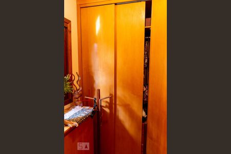 Casa à venda com 250m², 3 quartos e 4 vagasQuarto 2 - Armários