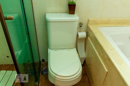 Casa à venda com 250m², 3 quartos e 4 vagasDetalhe do Banheiro da Suite