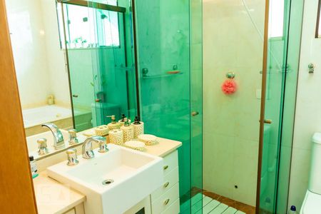 Casa à venda com 250m², 3 quartos e 4 vagasBanheiro da Suíte