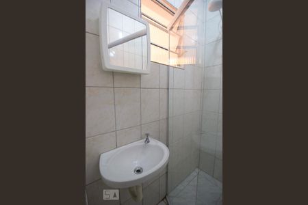 Banheiro de kitnet/studio para alugar com 1 quarto, 15m² em Vila Gomes, São Paulo