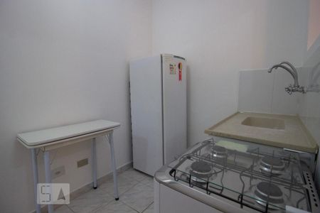 Cozinha de kitnet/studio para alugar com 1 quarto, 15m² em Vila Gomes, São Paulo