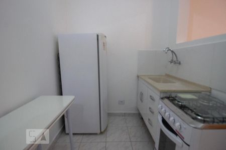 Cozinha de kitnet/studio para alugar com 1 quarto, 15m² em Vila Gomes, São Paulo