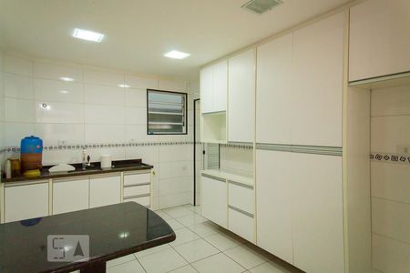 Apartamento à venda com 125m², 3 quartos e 2 vagasCozinha 