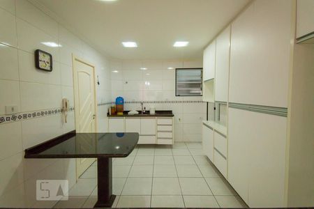 Apartamento à venda com 125m², 3 quartos e 2 vagasCozinha 
