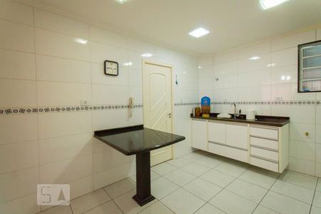 Apartamento à venda com 125m², 3 quartos e 2 vagasCozinha 