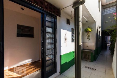 Casa à venda com 45m², 1 quarto e sem vagaQuintal