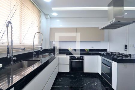 Apartamento à venda com 227m², 3 quartos e 4 vagasCozinha