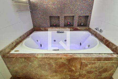 Apartamento à venda com 227m², 3 quartos e 4 vagasBanheiro da Suíte 3