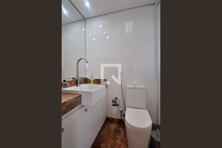 Apartamento à venda com 227m², 3 quartos e 4 vagasBanheiro da Suíte 1