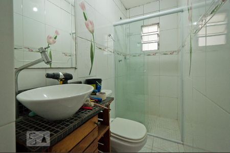 Banheiro de casa para alugar com 1 quarto, 58m² em Parque Císper, São Paulo