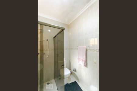 Casa à venda com 280m², 4 quartos e 6 vagasBanheiro da suíte 2