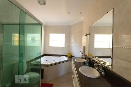 Casa à venda com 280m², 4 quartos e 6 vagasBanheiro da Suíte 1