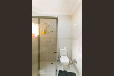 Casa à venda com 280m², 4 quartos e 6 vagasBanheiro da suíte 2