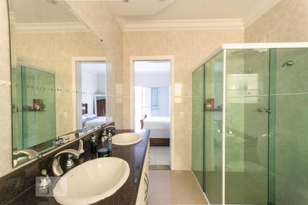 Casa à venda com 280m², 4 quartos e 6 vagasBanheiro da Suíte 1