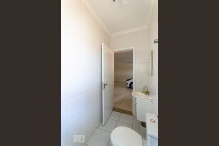 Casa à venda com 280m², 4 quartos e 6 vagasBanheiro de Serviço