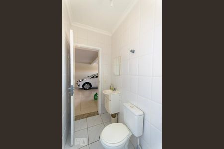 Casa à venda com 280m², 4 quartos e 6 vagasBanheiro de Serviço