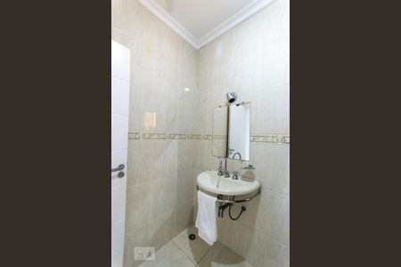 Casa à venda com 280m², 4 quartos e 6 vagasBanheiro da suíte 2