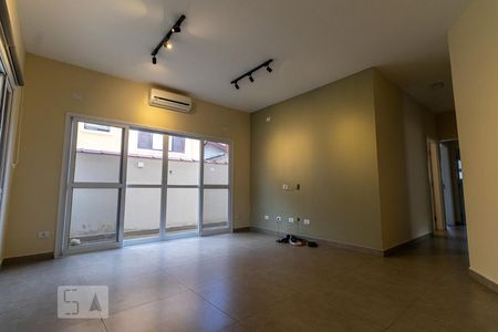 Sala de casa de condomínio para alugar com 3 quartos, 110m² em Urbanova, São José dos Campos