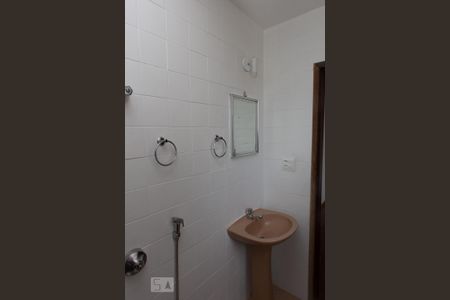 Apartamento para alugar com 70m², 2 quartos e 1 vaga Apartamento para alugar com 70m², 2 quartos e 1 vagaBanheiro da Suíte