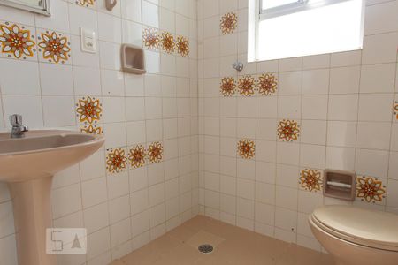 Apartamento para alugar com 70m², 2 quartos e 1 vaga Apartamento para alugar com 70m², 2 quartos e 1 vagaBanheiro Corredor