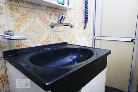 Banheiro de casa para alugar com 1 quarto, 60m² em Vila Verde, São Paulo