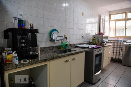 Apartamento à venda com 178m², 2 quartos e 3 vagas Apartamento à venda com 178m², 2 quartos e 3 vagasCozinha e Área de Serviço