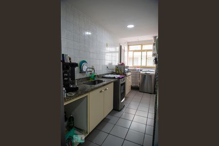 Apartamento à venda com 178m², 2 quartos e 3 vagas Apartamento à venda com 178m², 2 quartos e 3 vagasCozinha e Área de Serviço