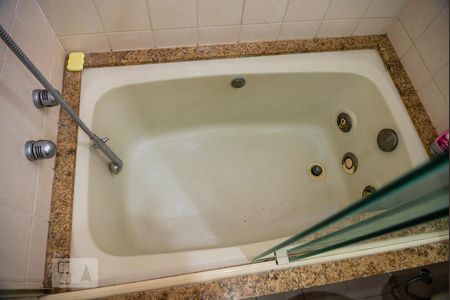 Apartamento à venda com 178m², 2 quartos e 3 vagas Apartamento à venda com 178m², 2 quartos e 3 vagasBanheiro da Suíte