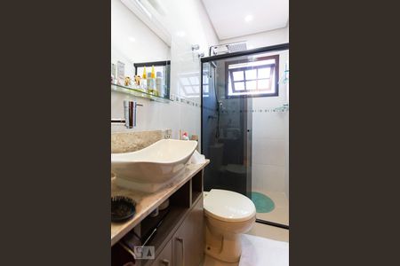 Casa à venda com 180m², 3 quartos e 4 vagas Casa à venda com 180m², 3 quartos e 4 vagasBanheiro da Suíte 1