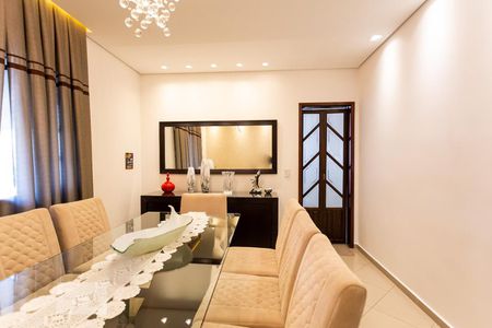 Casa à venda com 180m², 3 quartos e 4 vagas Casa à venda com 180m², 3 quartos e 4 vagasCopa