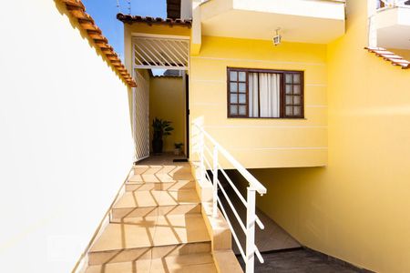 Casa à venda com 180m², 3 quartos e 4 vagas Casa à venda com 180m², 3 quartos e 4 vagasEntrada