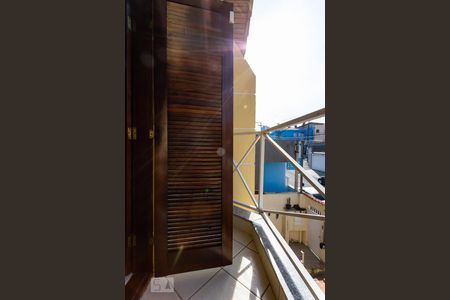 Casa à venda com 180m², 3 quartos e 4 vagas Casa à venda com 180m², 3 quartos e 4 vagasVaranda