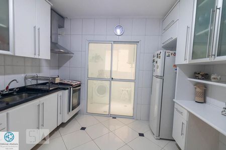 Apartamento à venda com 110m², 3 quartos e 2 vagas Apartamento à venda com 110m², 3 quartos e 2 vagasCozinha