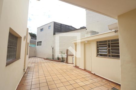 Casa à venda com 220m², 3 quartos e 4 vagasQuintal 