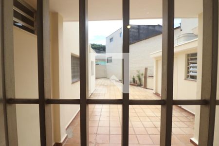 janela Sala 1 de casa à venda com 3 quartos, 220m² em Vila Bandeirantes, São Paulo