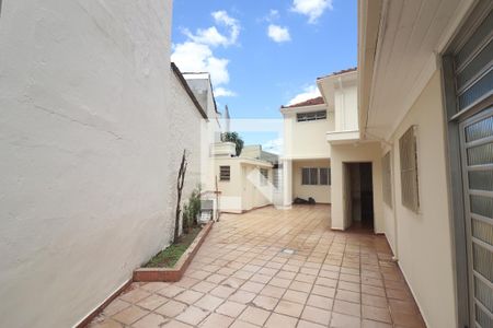 Casa à venda com 220m², 3 quartos e 4 vagasQuintal 