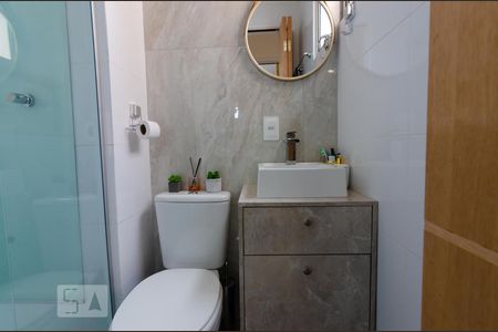 Detalhe banheiro  de apartamento para alugar com 2 quartos, 44m² em Jardim Belém, São Paulo