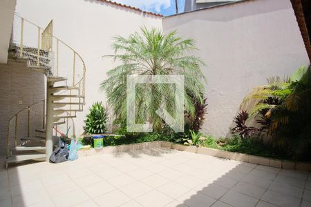 Casa à venda com 250m², 3 quartos e 2 vagasQuintal