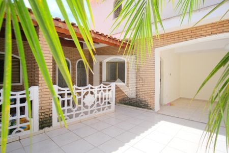 Casa à venda com 250m², 3 quartos e 2 vagasQuintal