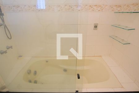 Casa à venda com 250m², 3 quartos e 2 vagasBanheiro da Suíte