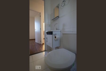 Banheiro de apartamento à venda com 2 quartos, 40m² em São Pedro, Osasco