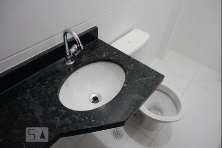 Casa de condomínio para alugar com 42m², 2 quartos e 1 vaga Casa de condomínio para alugar com 42m², 2 quartos e 1 vagaBanheiro