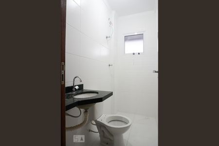 Casa de condomínio para alugar com 42m², 2 quartos e 1 vaga Casa de condomínio para alugar com 42m², 2 quartos e 1 vagaBanheiro