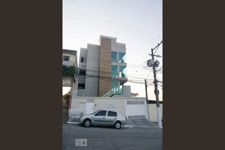 Casa de condomínio para alugar com 42m², 2 quartos e 1 vaga Casa de condomínio para alugar com 42m², 2 quartos e 1 vagaFachada