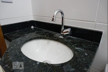 Casa de condomínio para alugar com 42m², 2 quartos e 1 vaga Casa de condomínio para alugar com 42m², 2 quartos e 1 vagaBanheiro