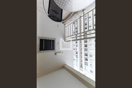 Sacada da sala de apartamento para alugar com 2 quartos, 65m² em Passo da Areia, Porto Alegre