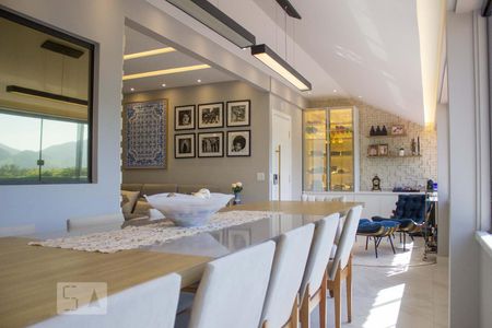 Sala de apartamento à venda com 4 quartos, 300m² em Barra da Tijuca, Rio de Janeiro