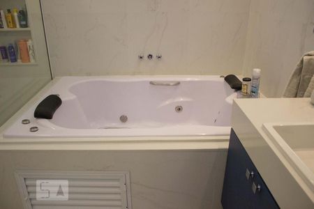 Apartamento à venda com 300m², 4 quartos e 2 vagasBanheiro da Suite 3