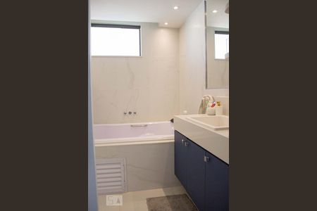 Apartamento à venda com 300m², 4 quartos e 2 vagasBanheiro da Suite 3